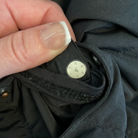 π LULULEMON just enough puff jacket - Picture 7 of 16